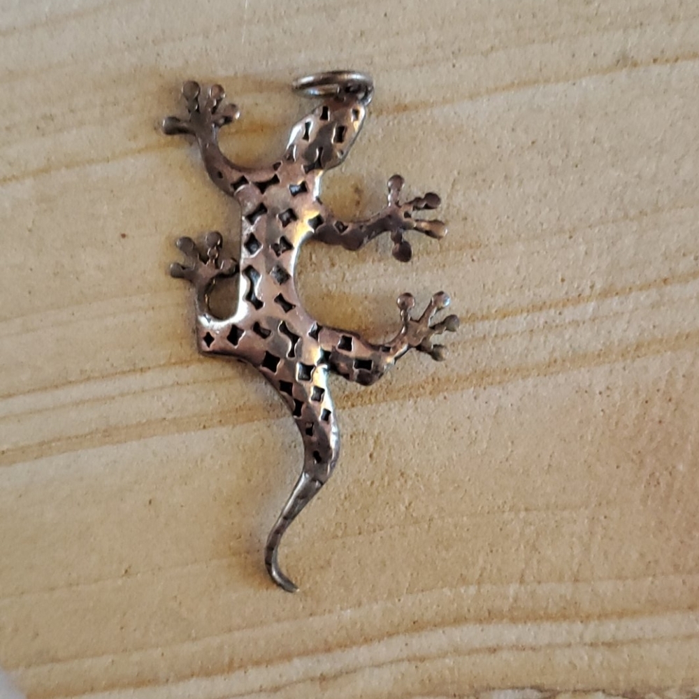 Sterling silver Gecko Lizzard necklace pendant